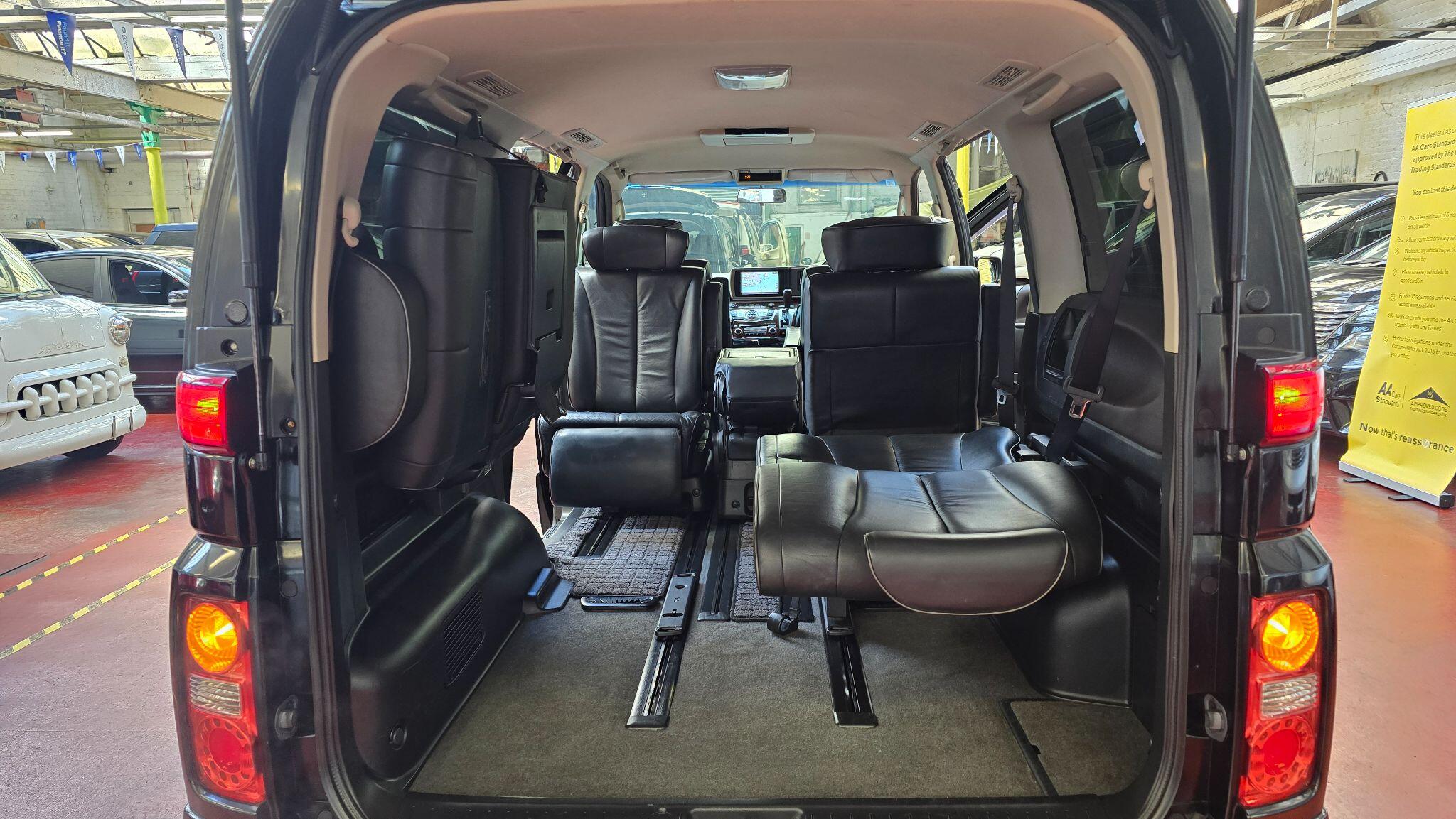 Nissan Elgrand view 15