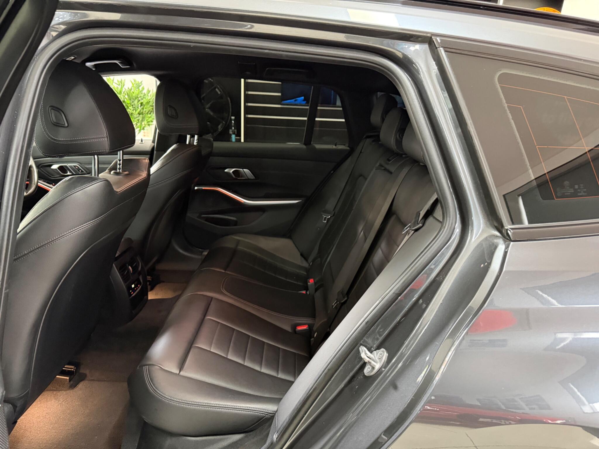 BMW 3 Series view 32