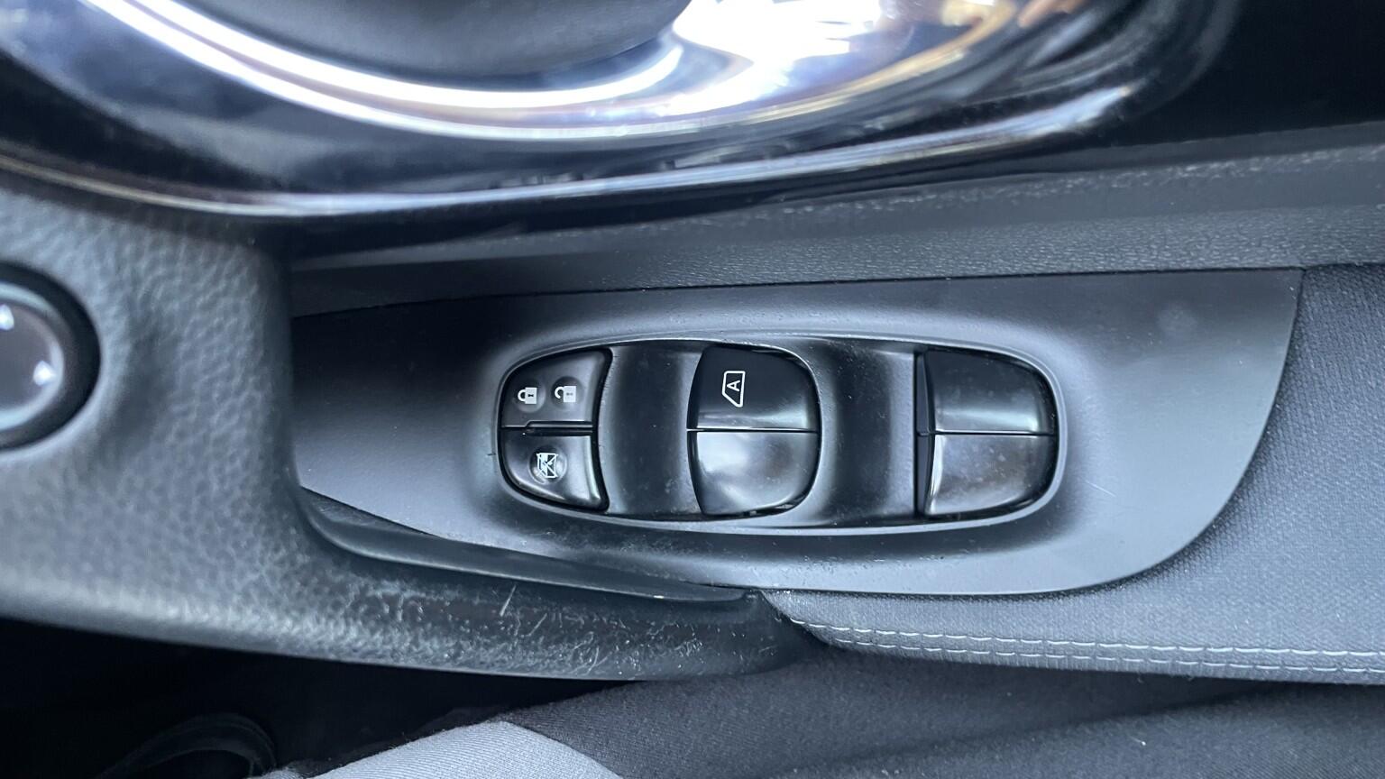 Nissan Qashqai view 25