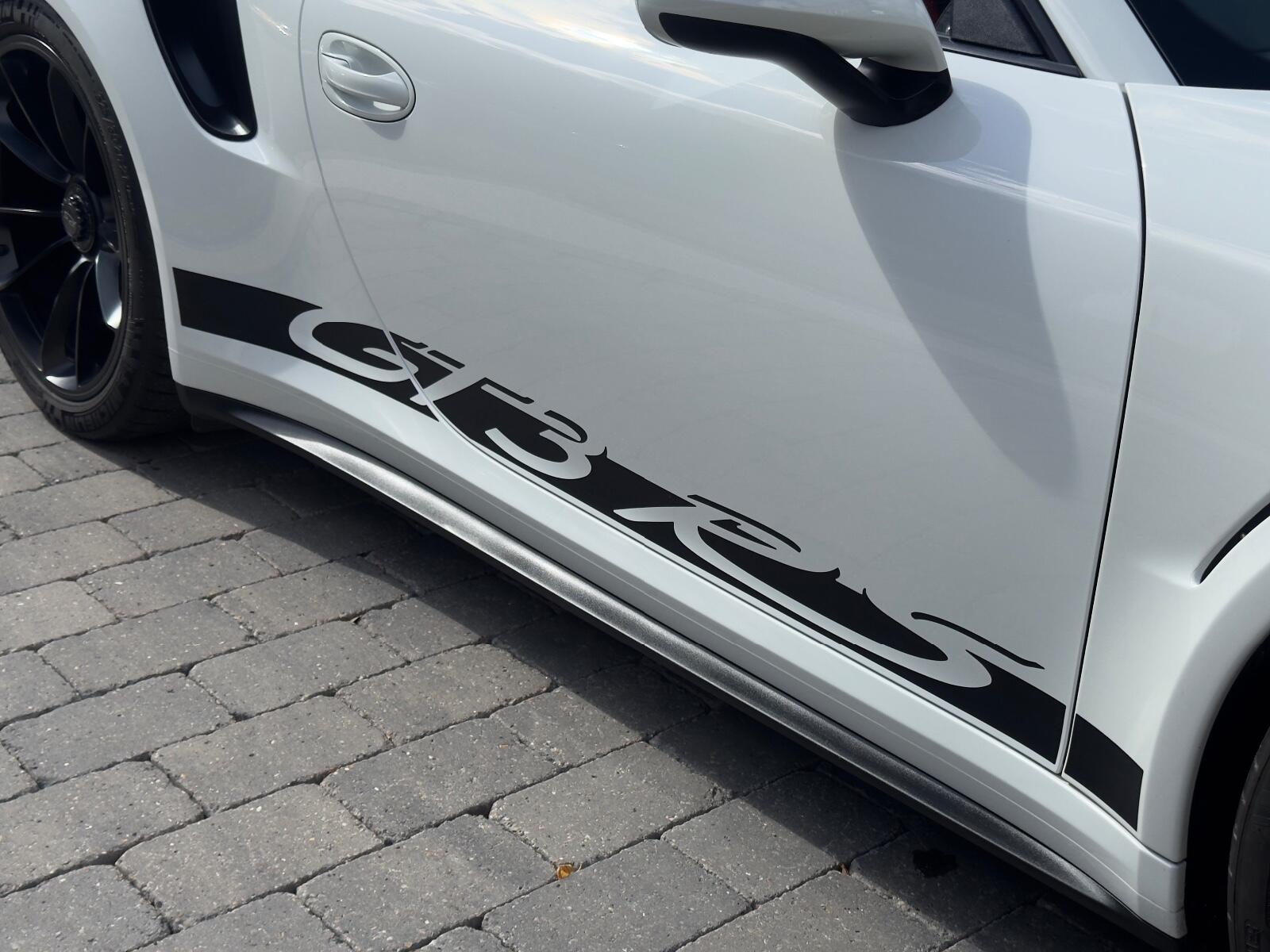 Porsche 911 view 15