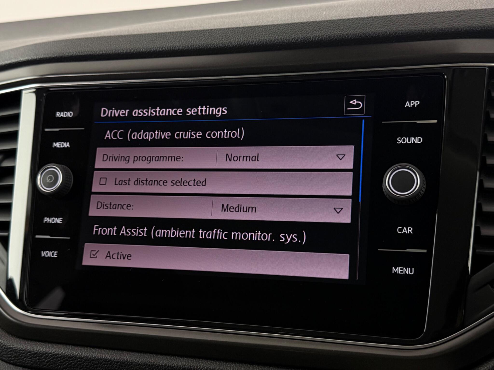 Volkswagen T-Roc view 26