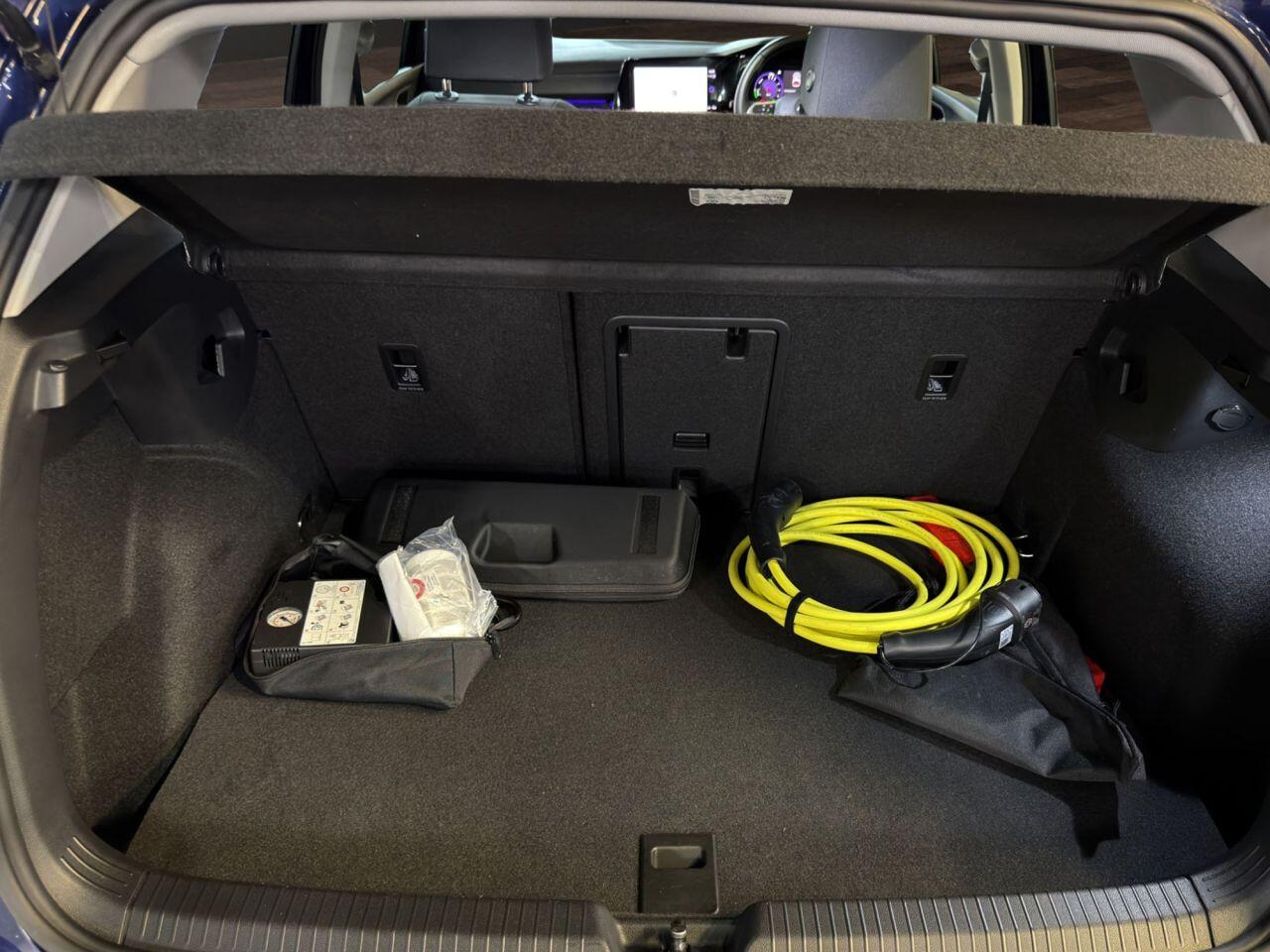 Volkswagen Golf view 9