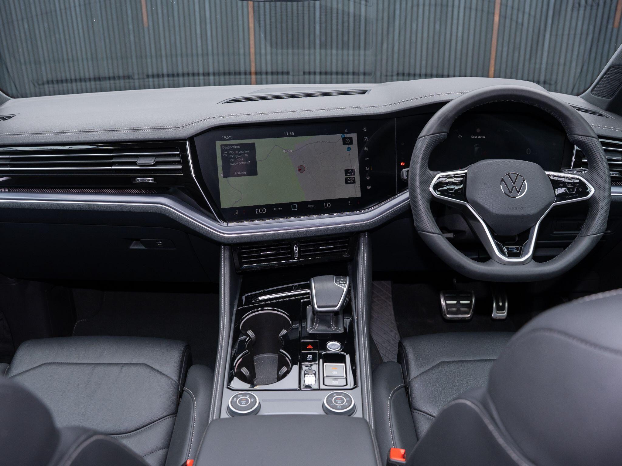 Volkswagen Touareg view 40