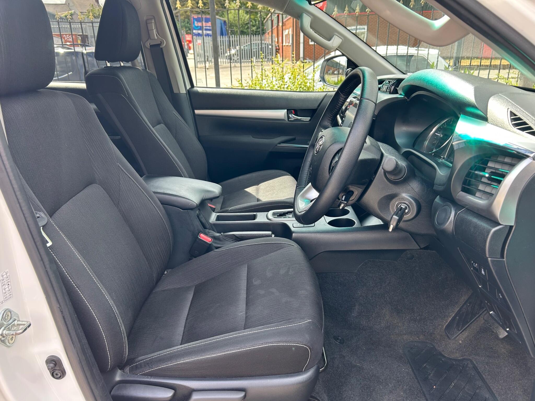 Toyota Hilux view 13