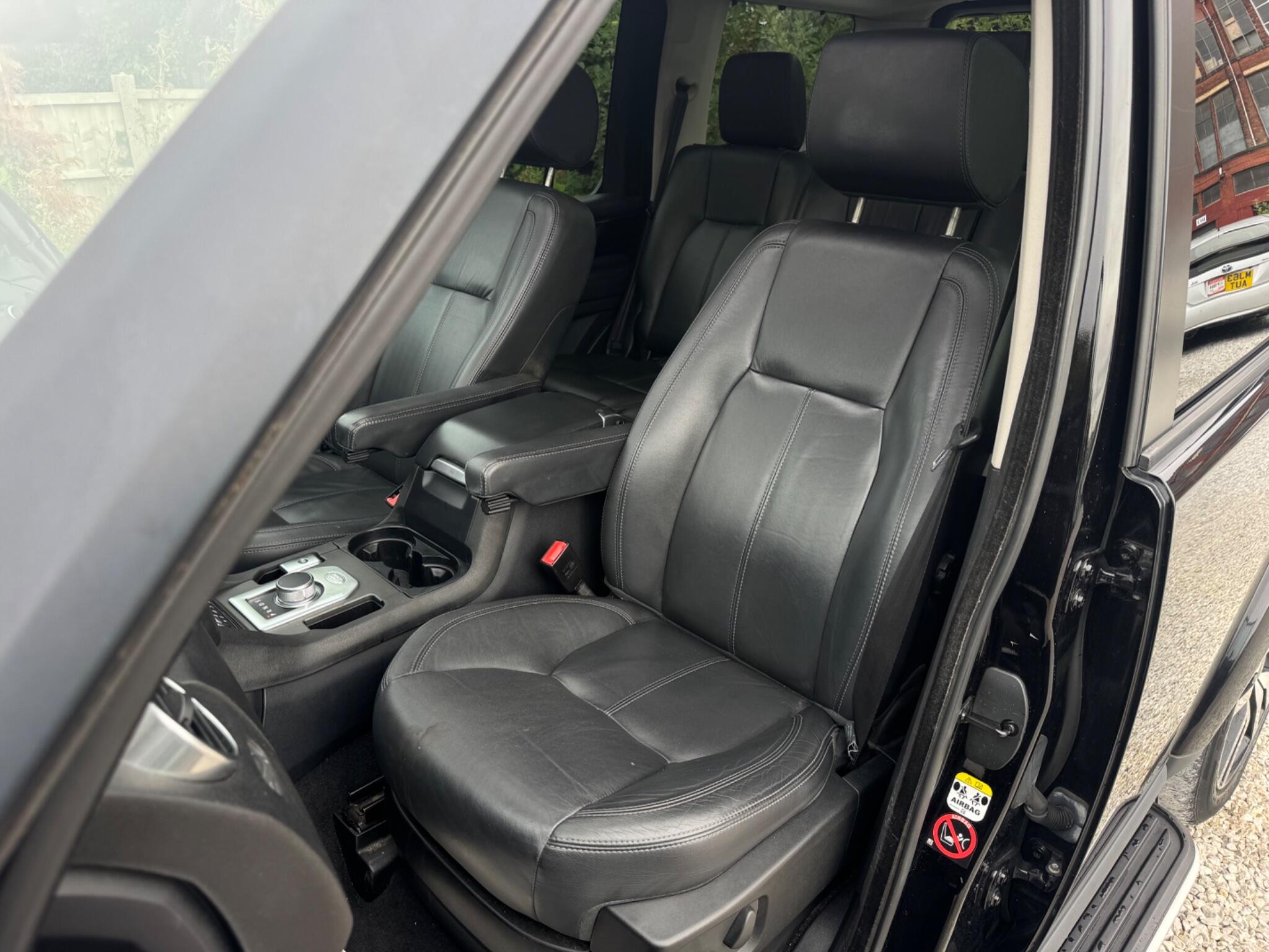Land Rover Discovery view 22