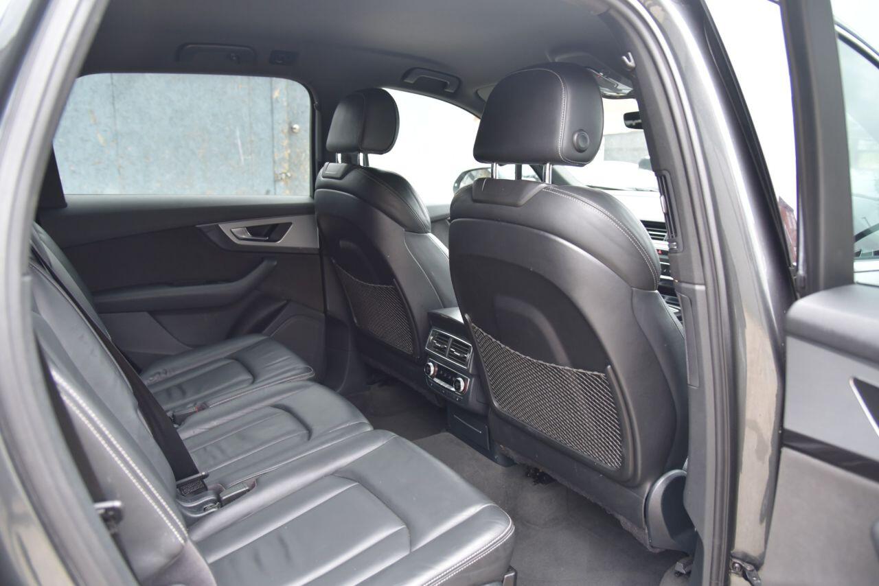 Audi Q7 view 23