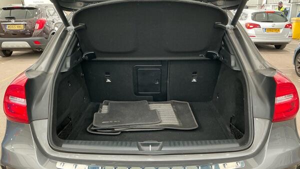 Mercedes-Benz Gla view 13