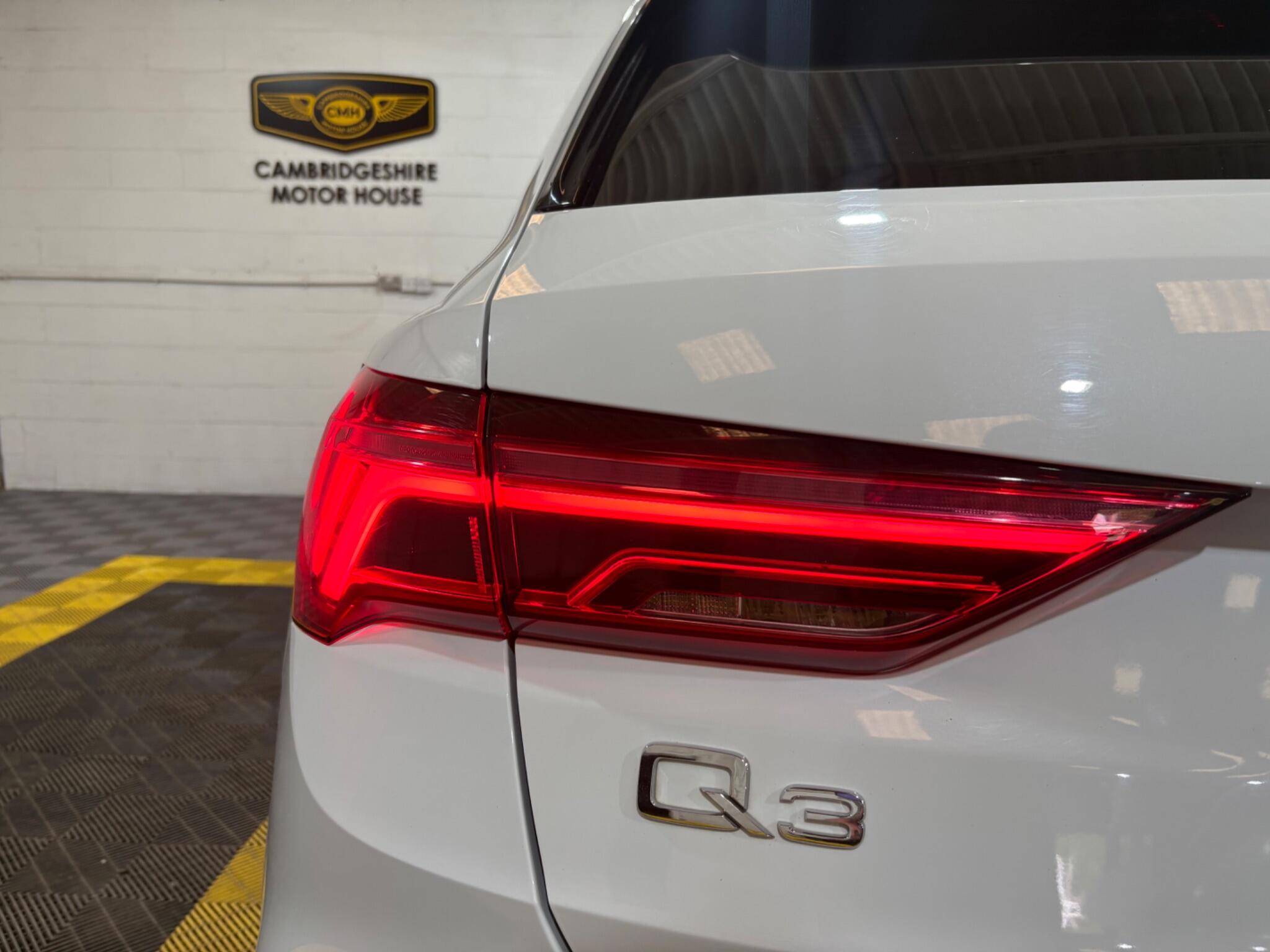 Audi Q3 view 61