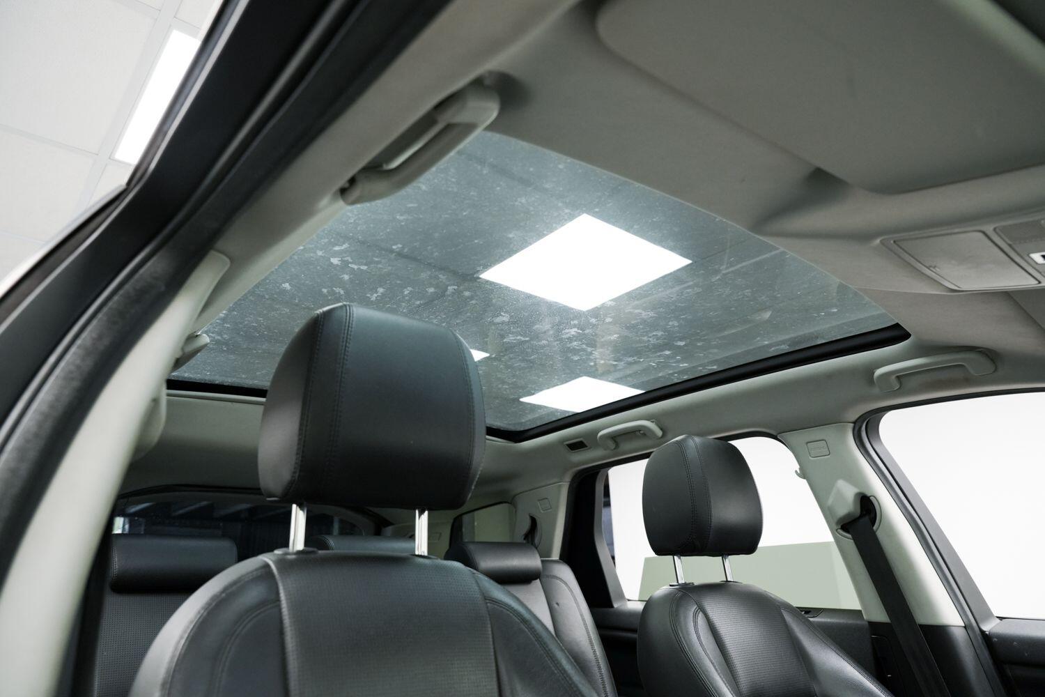 Land Rover Discovery Sport view 13