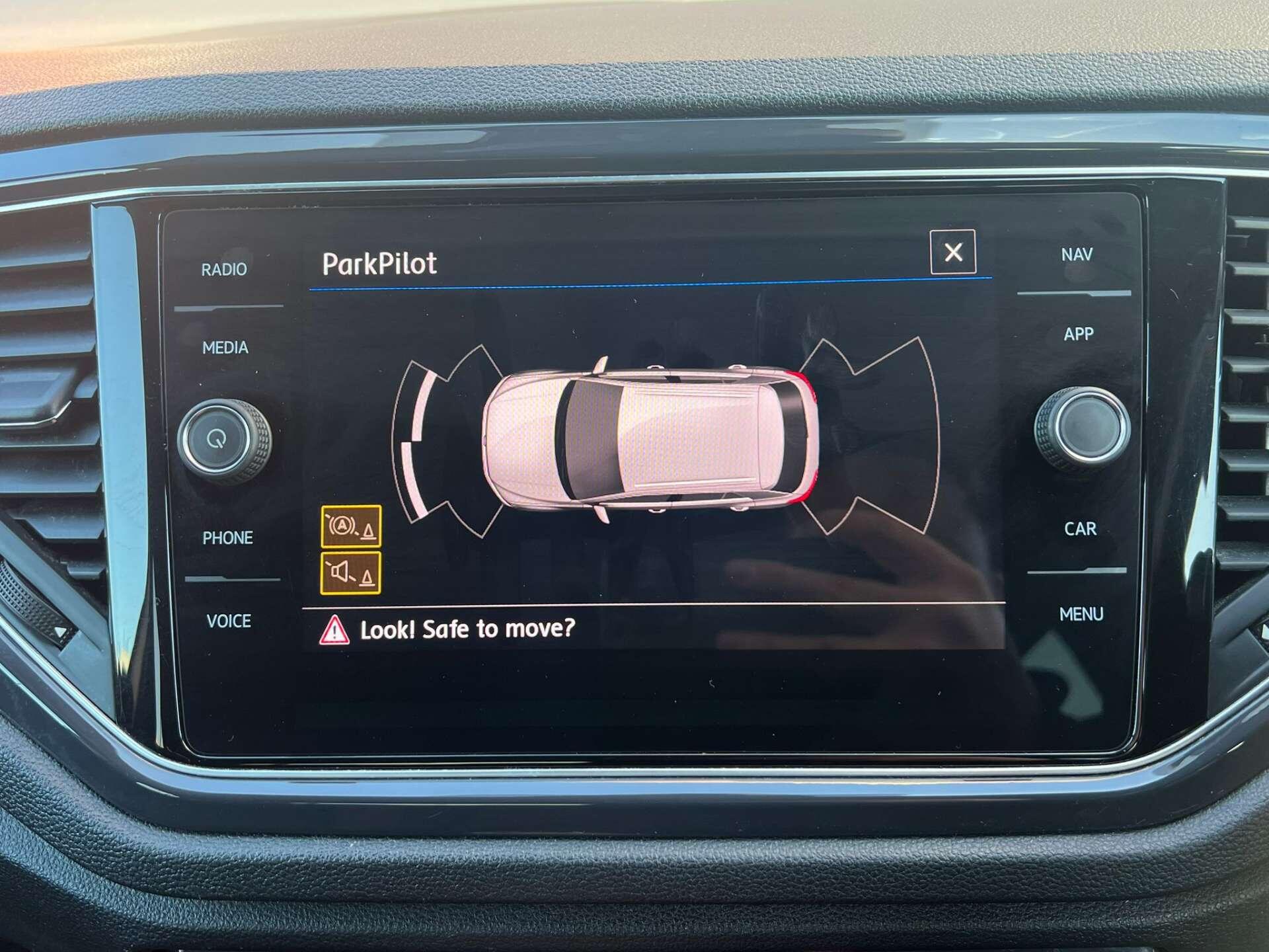 Volkswagen T-Roc view 33