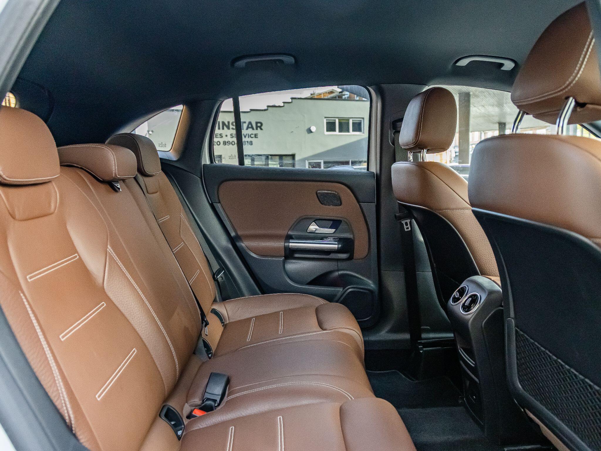 Mercedes-Benz GLA view 17