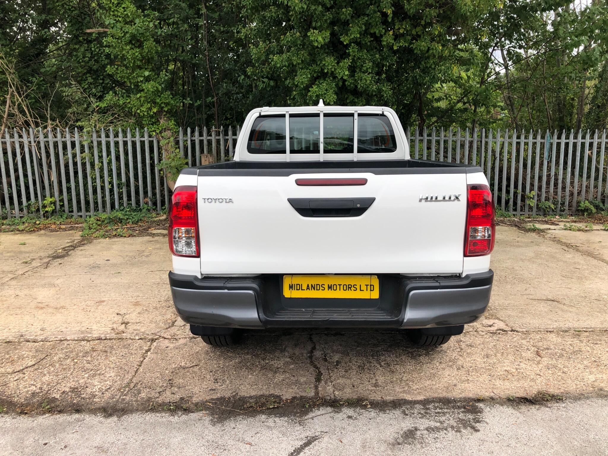 Toyota Hilux view 9