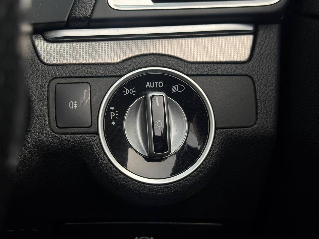 Mercedes-Benz E-Class view 23