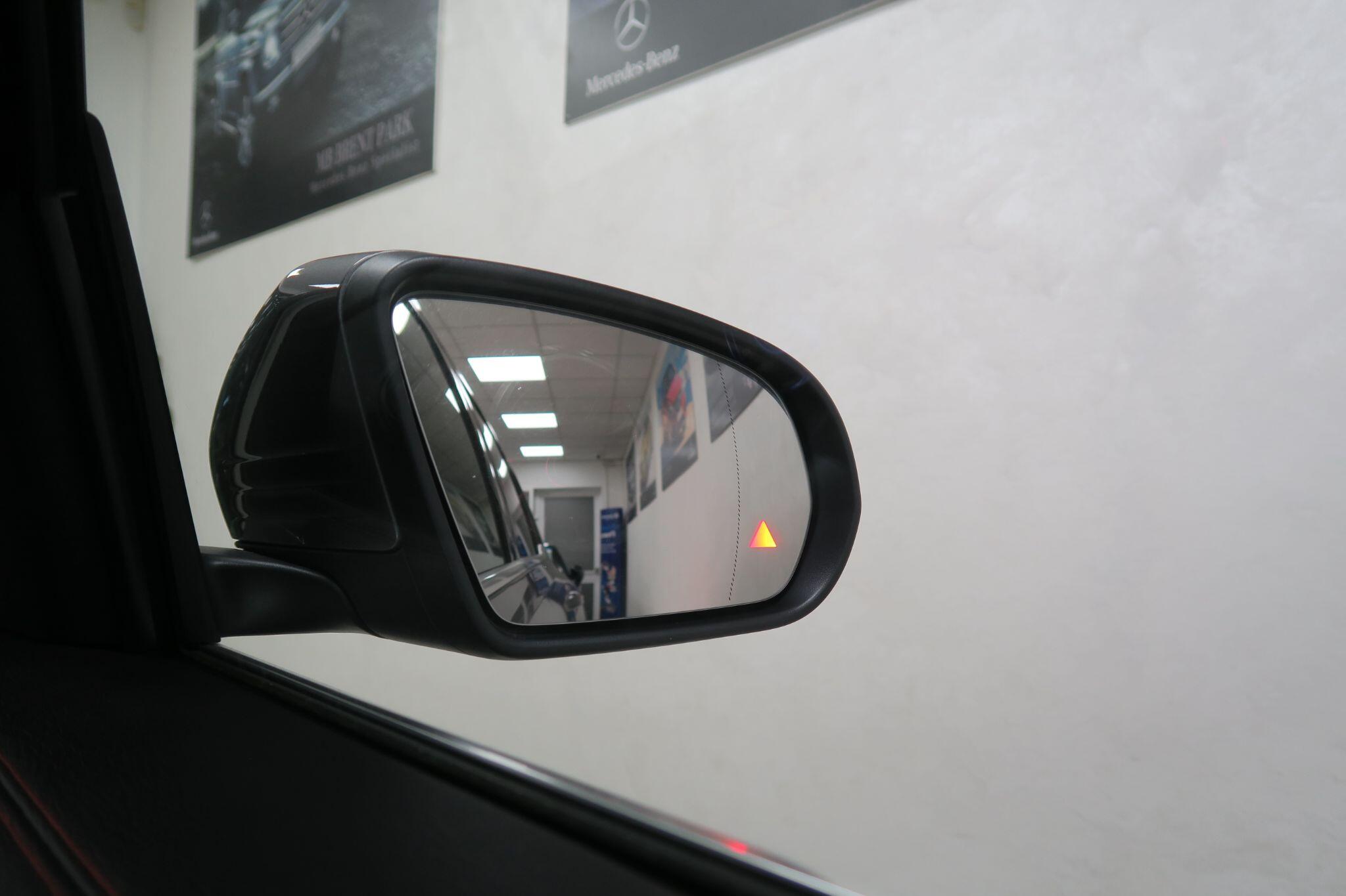 Mercedes-Benz Eqb view 18
