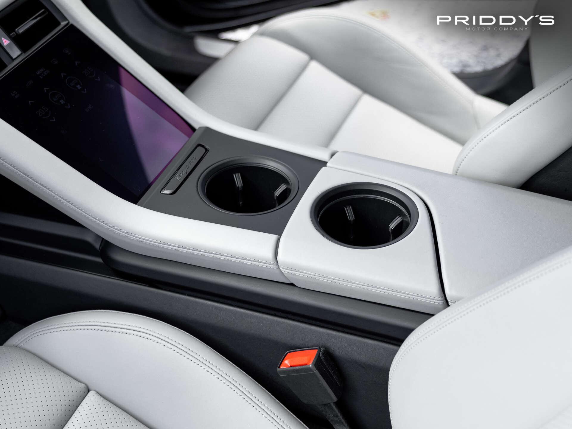 Porsche Taycan view 31