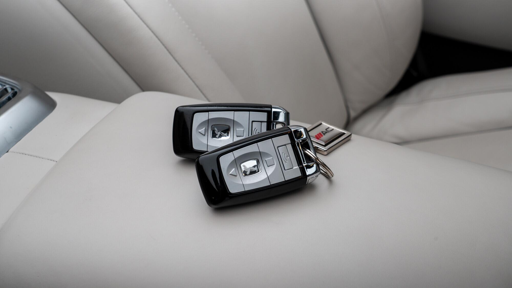 Rolls-Royce Dawn view 51
