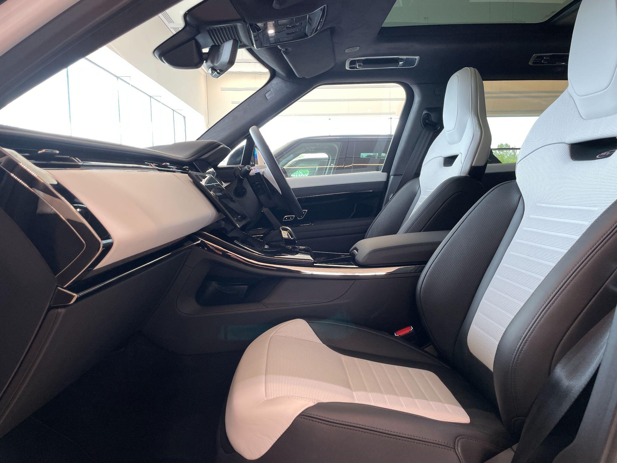 Land Rover Range Rover Sport view 33