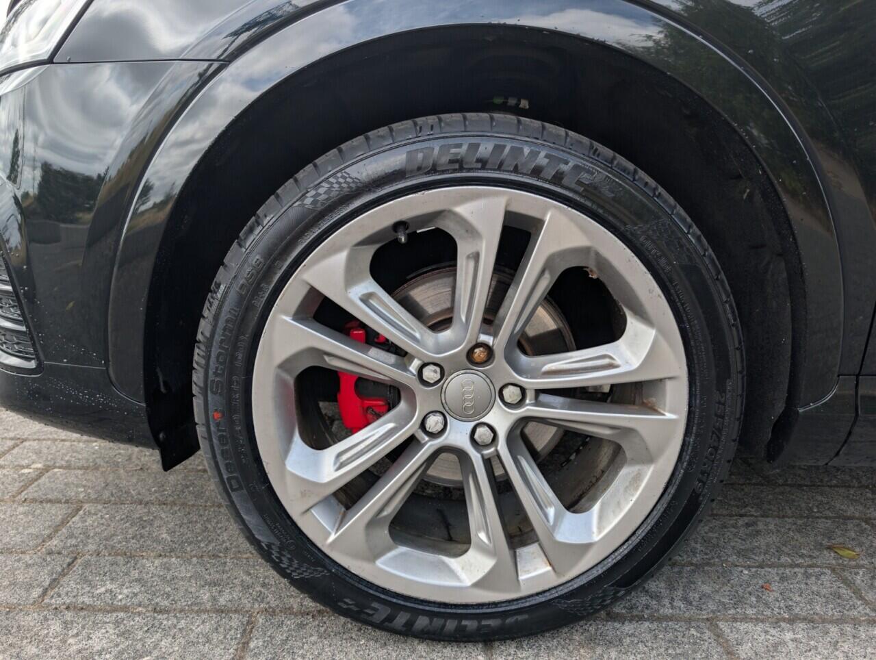 Audi Q3 view 16