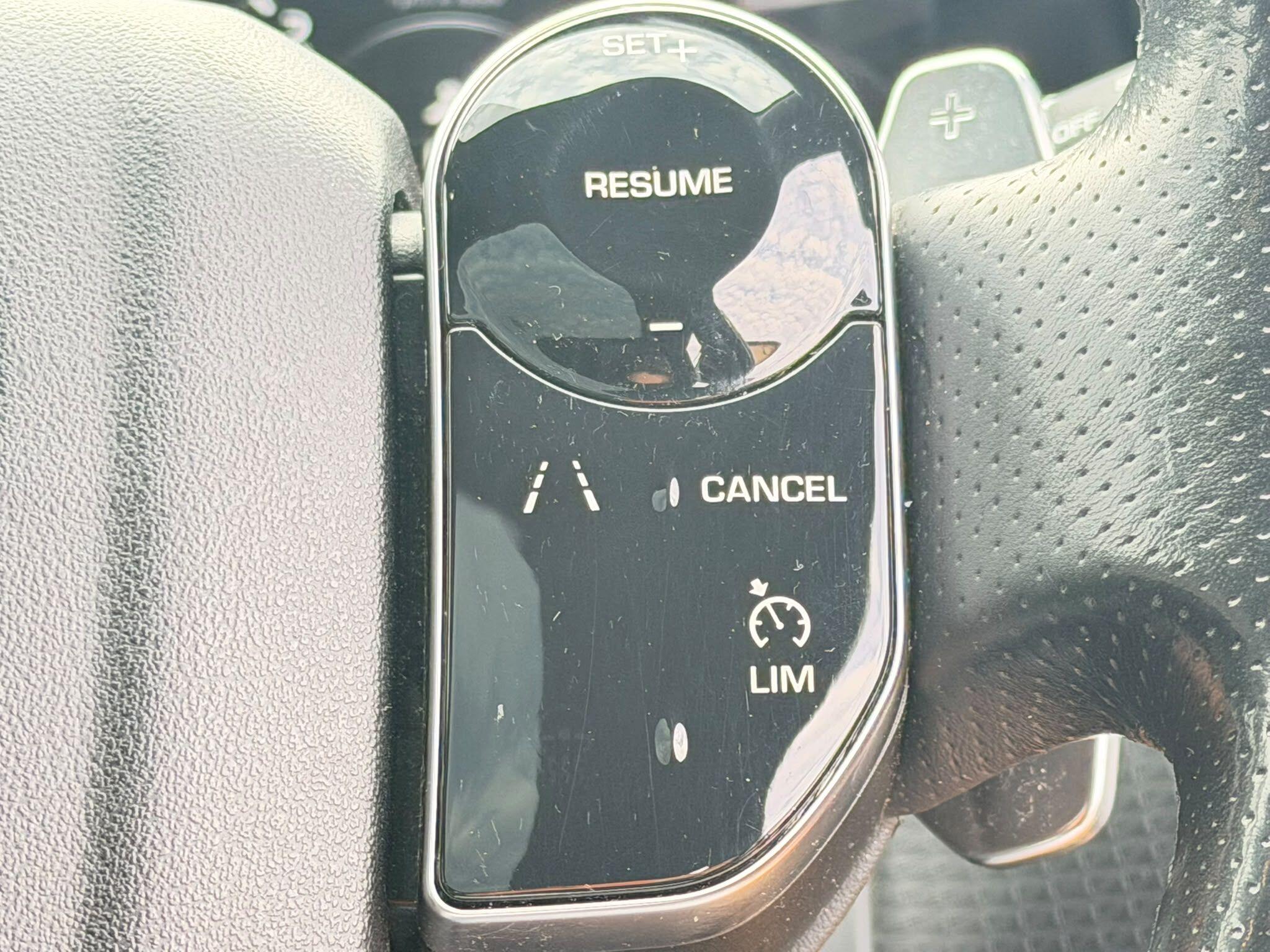 Land Rover Range Rover Velar view 21