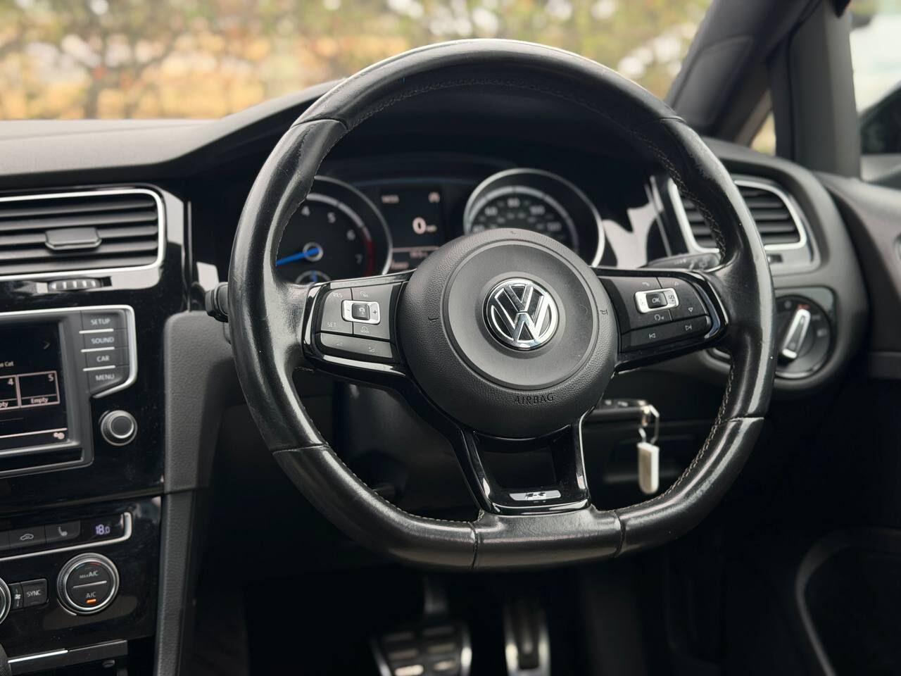 Volkswagen Golf view 24