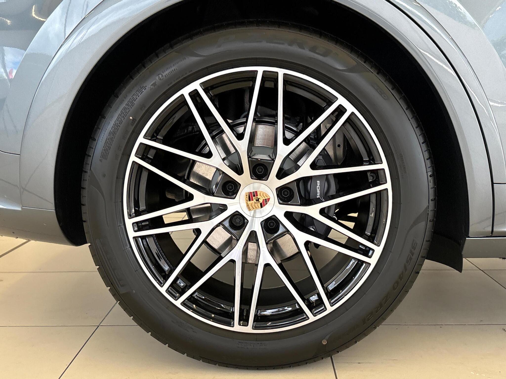 Porsche Cayenne view 24