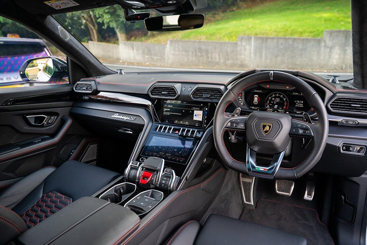 Lamborghini Urus view 46