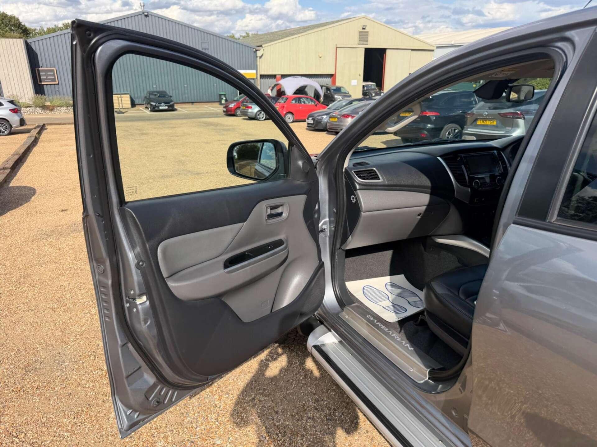 Mitsubishi L200 view 22