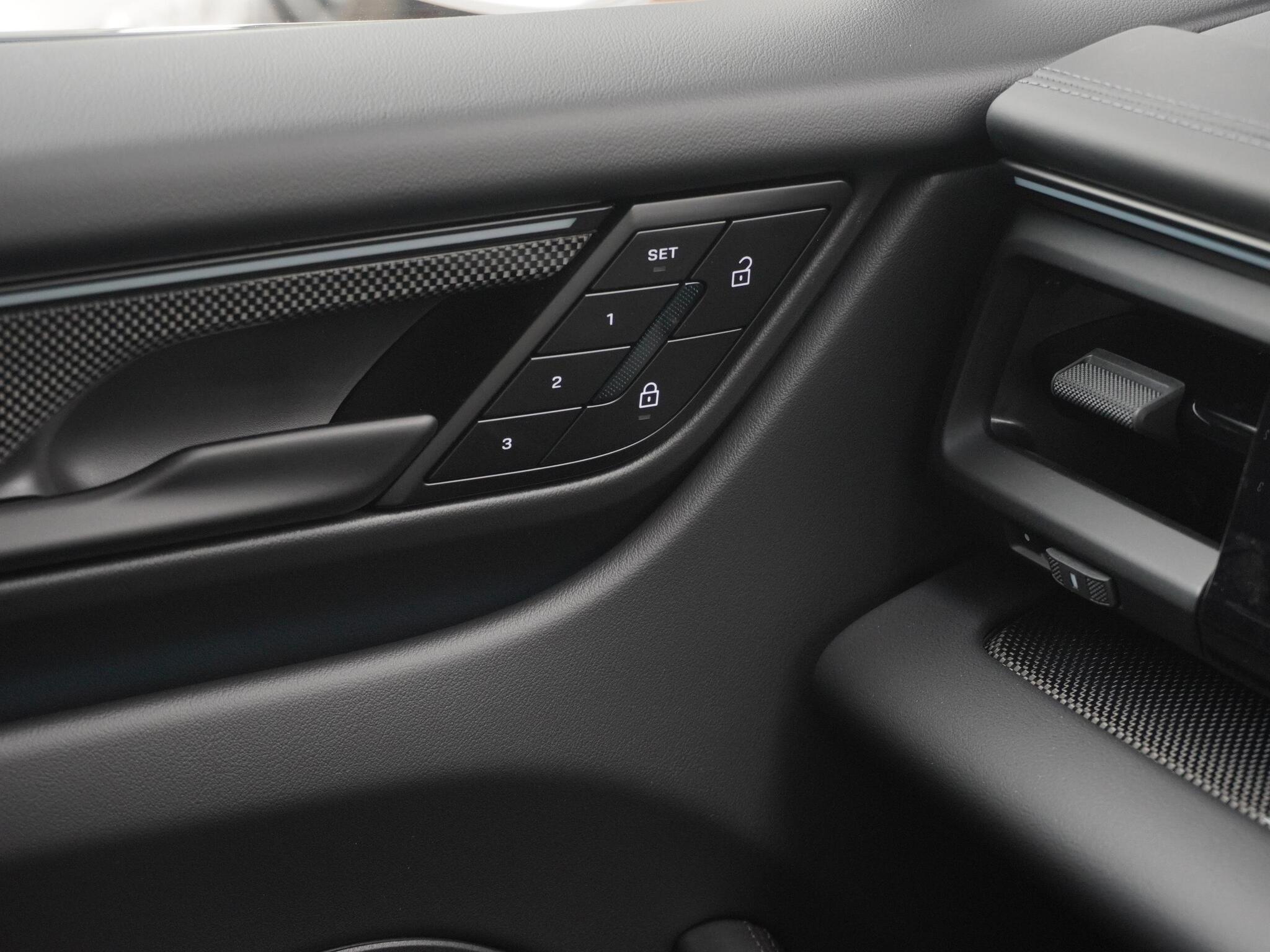 Porsche Macan view 39