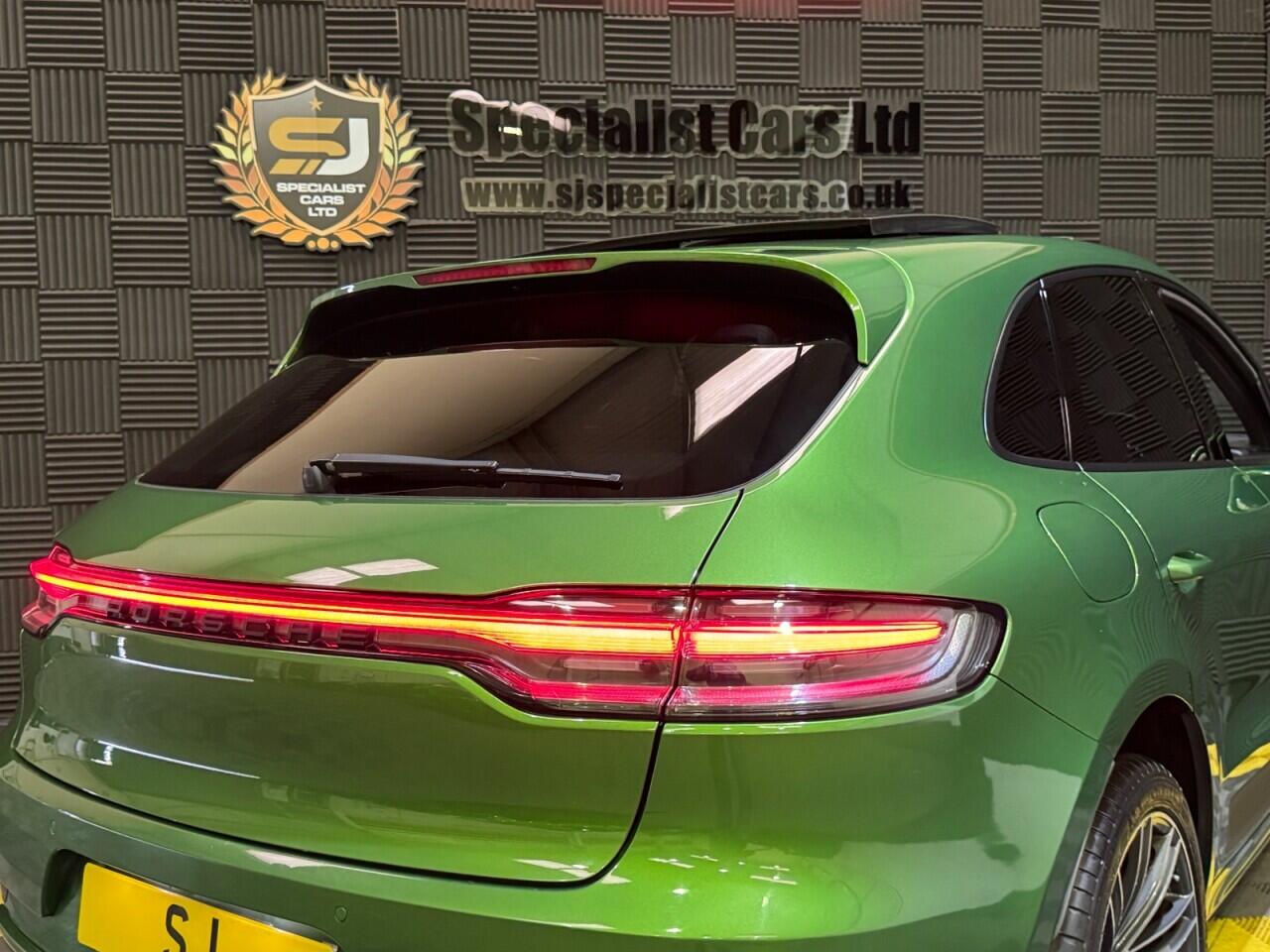 Porsche Macan view 13