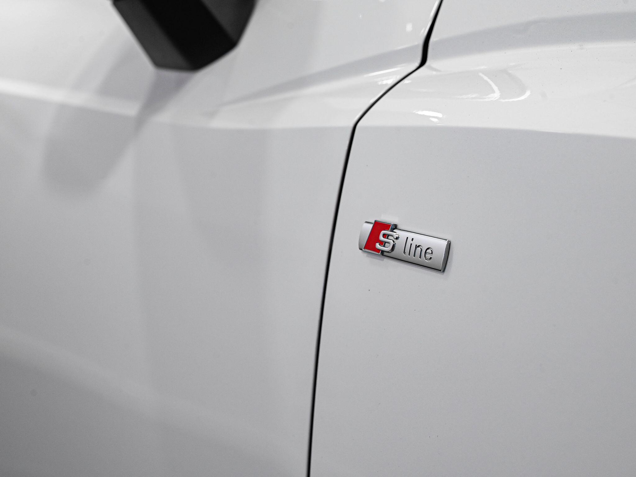 Audi Q3 view 23
