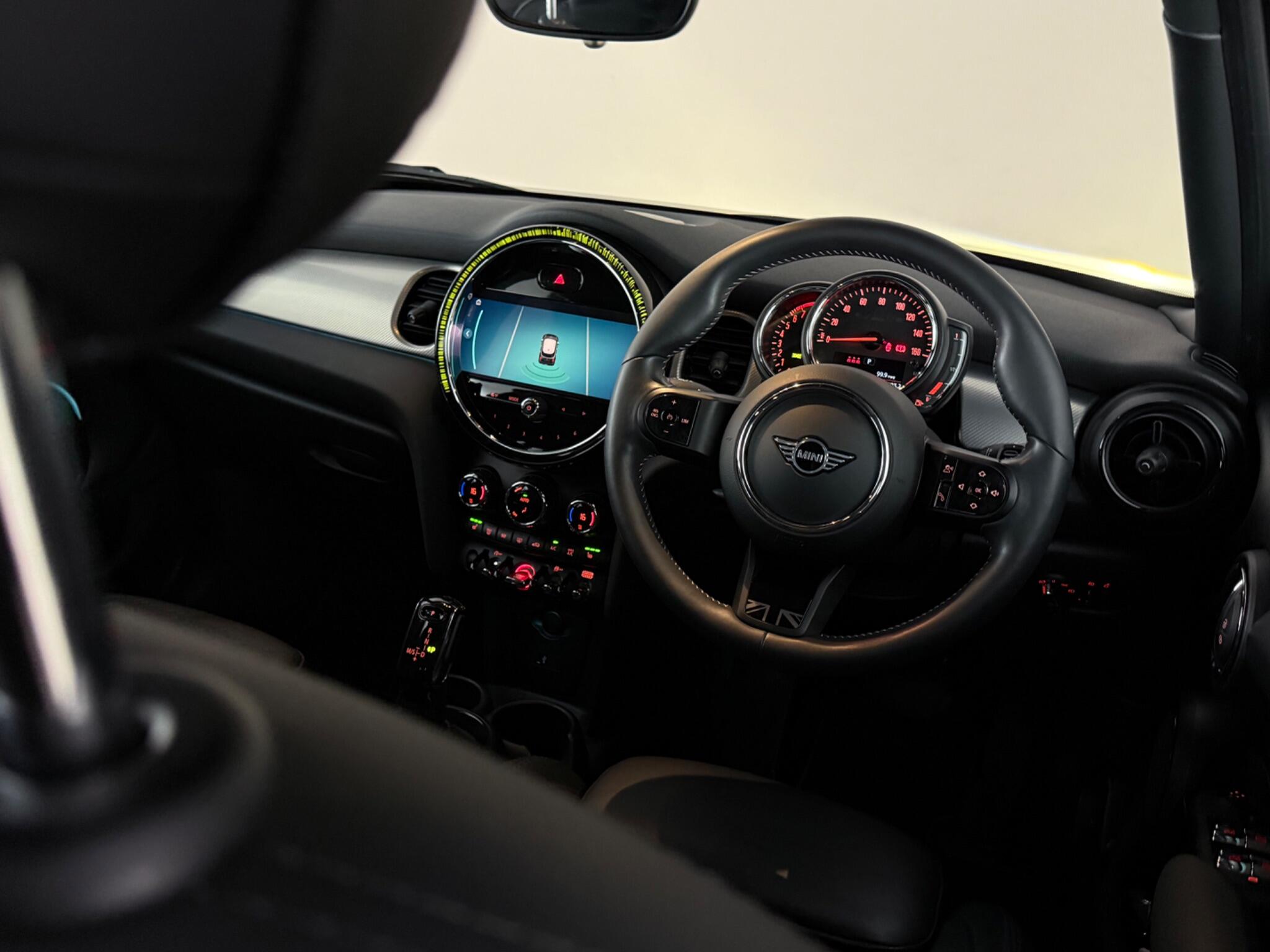Mini Hatch view 13