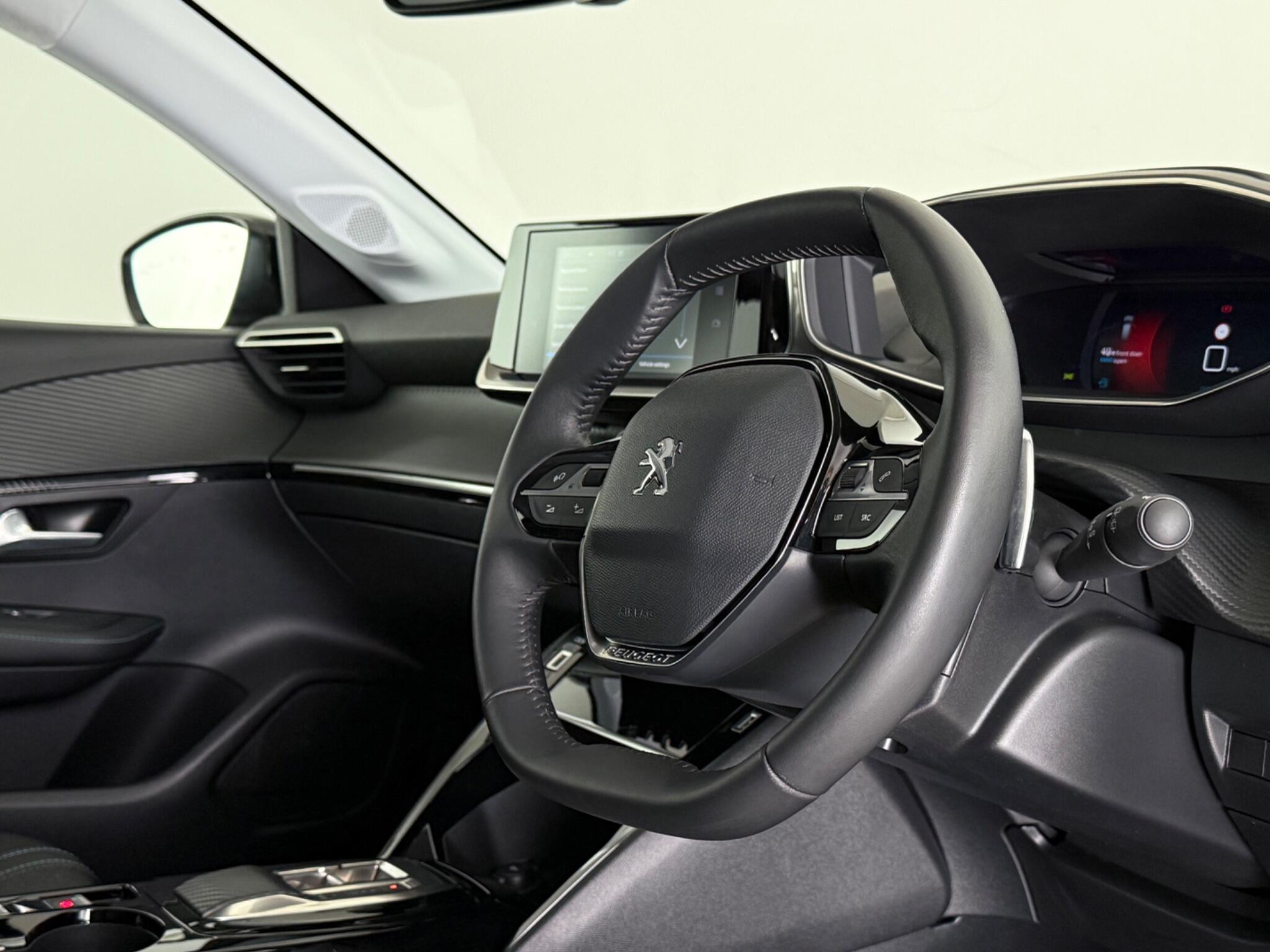 Peugeot 208 view 3