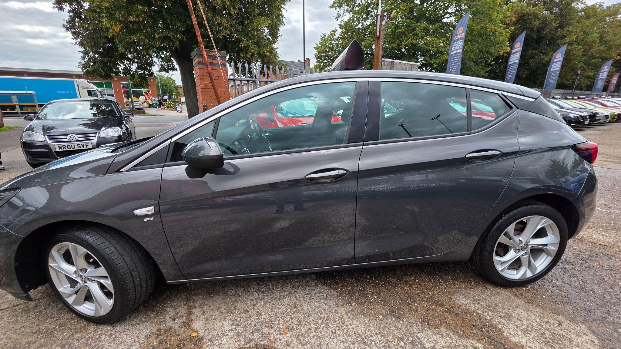 Vauxhall Astra view 4