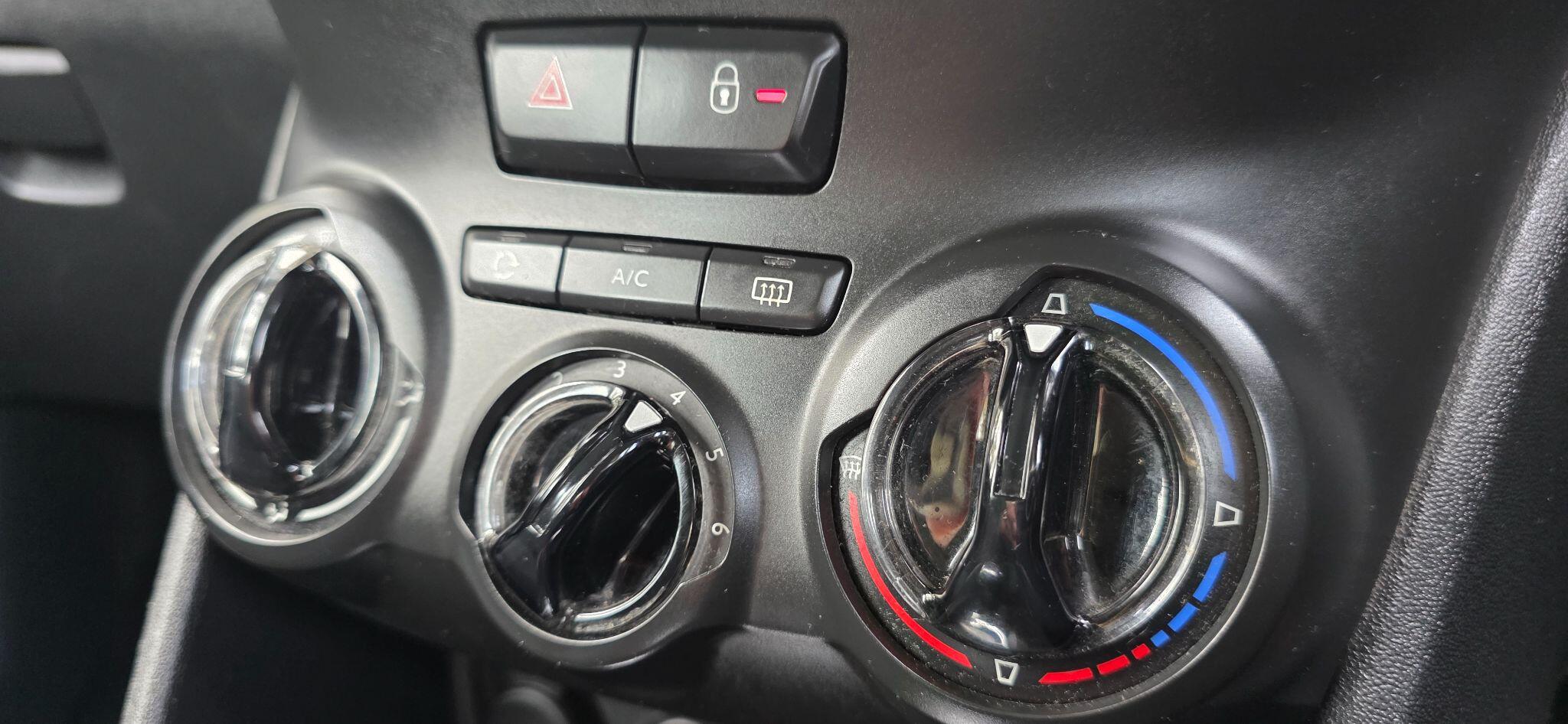 Peugeot 208 view 33
