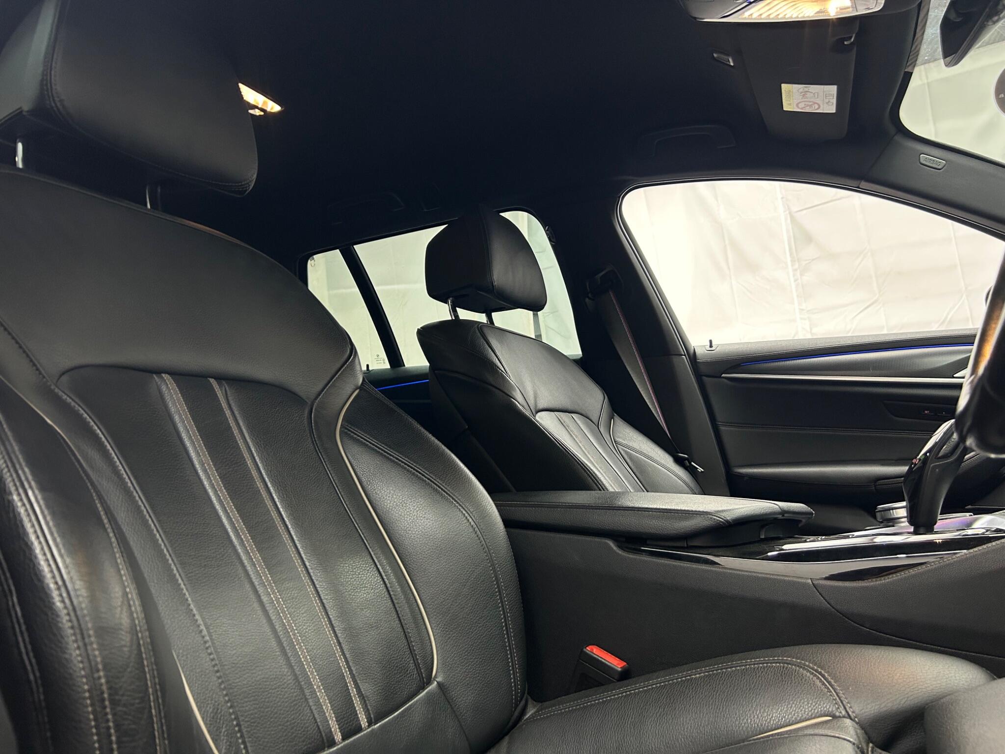 BMW 5 Series view 19