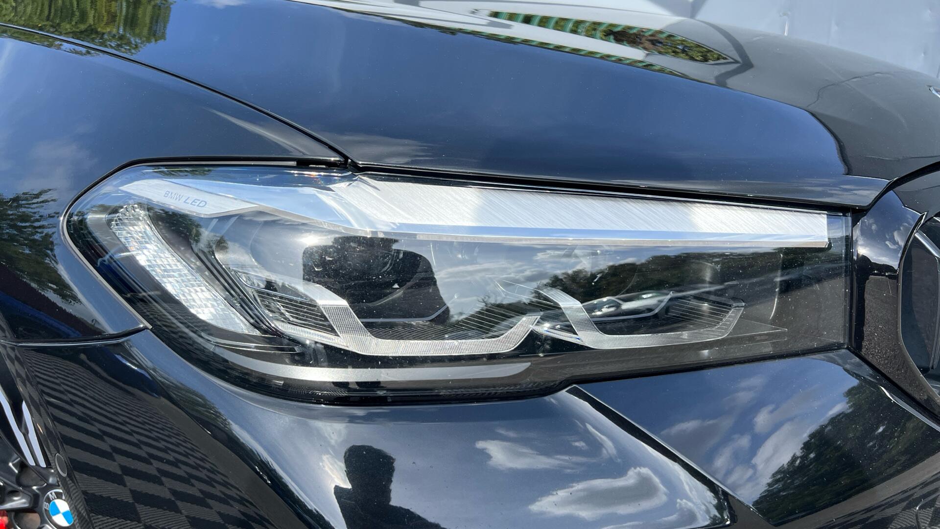 BMW 5 Series view 24