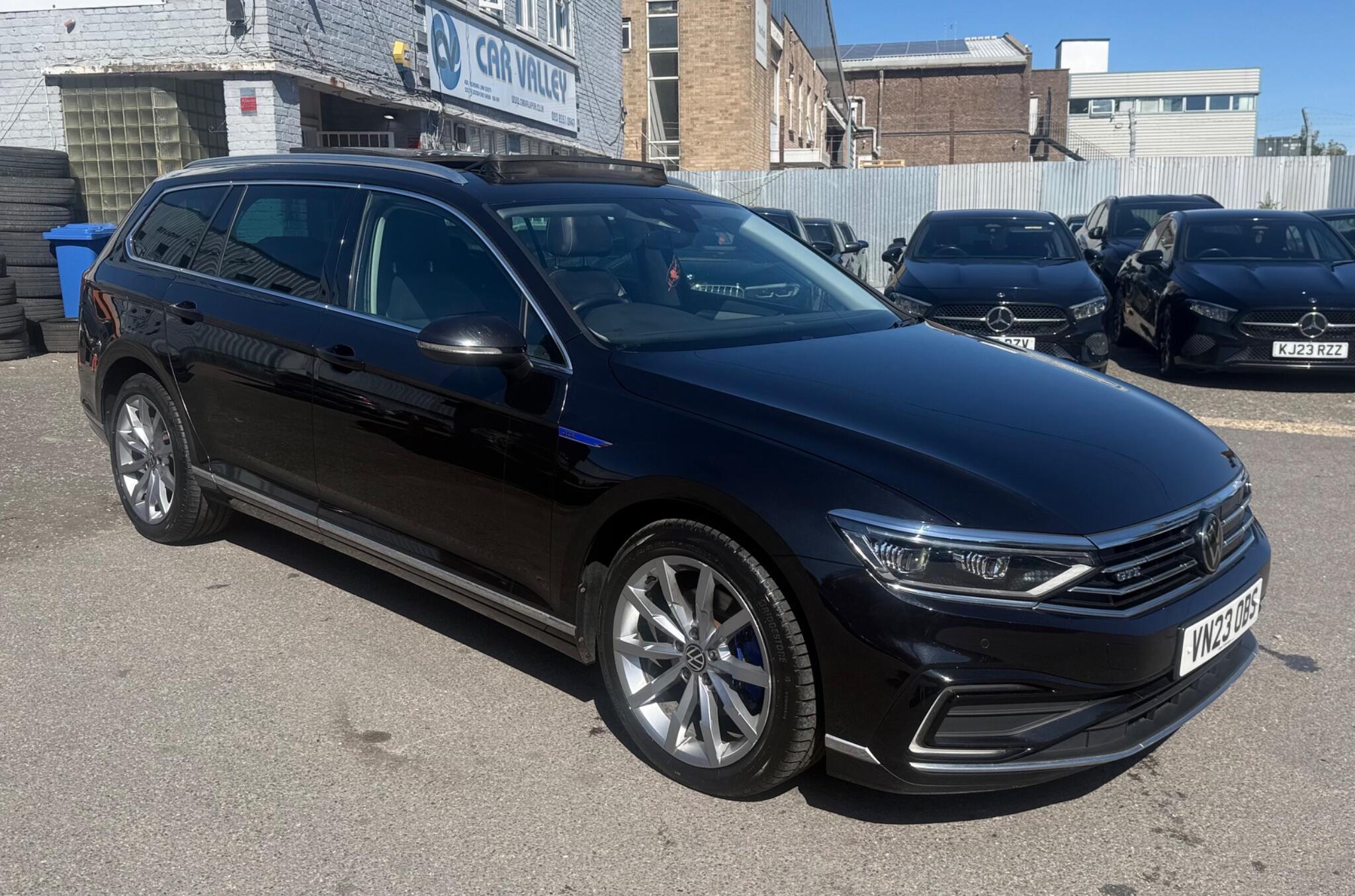 Volkswagen Passat main image