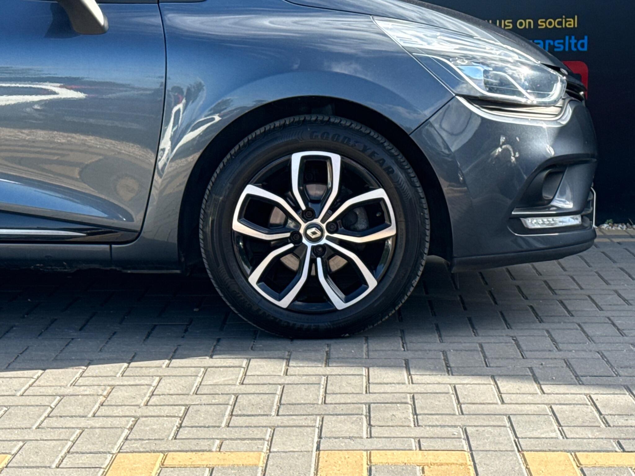 Renault Clio view 15