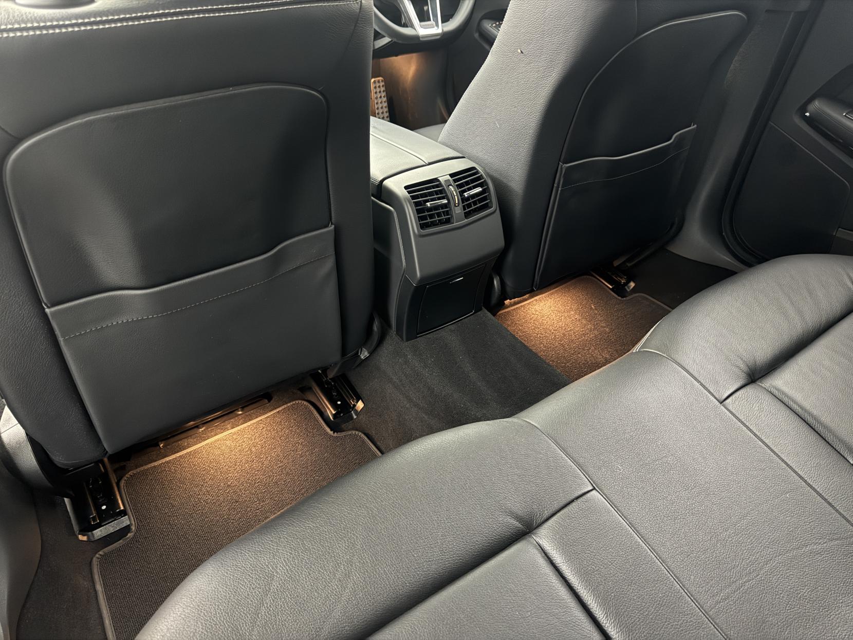 Mercedes-Benz E Class view 61
