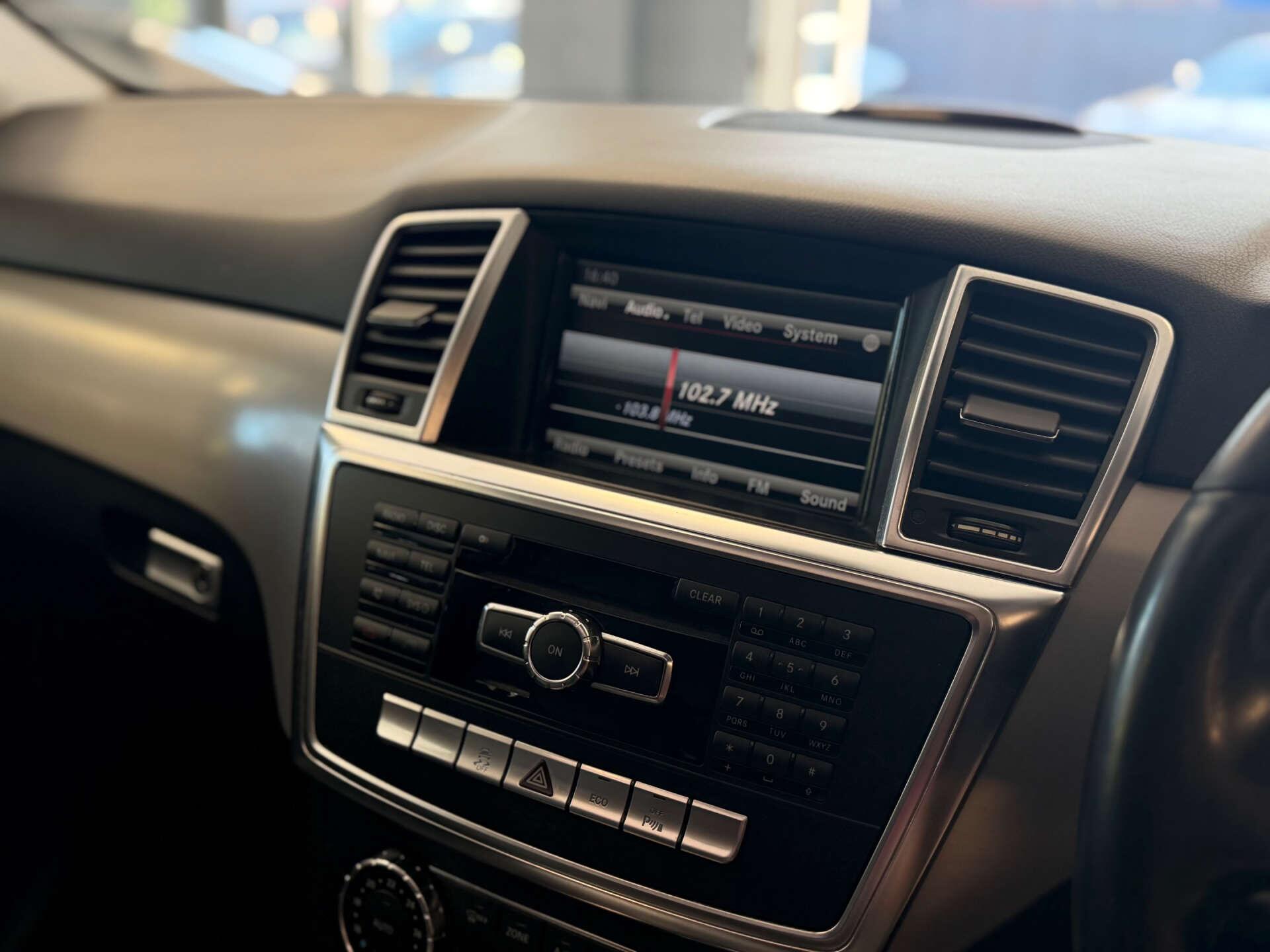 Mercedes-Benz M-Class view 7