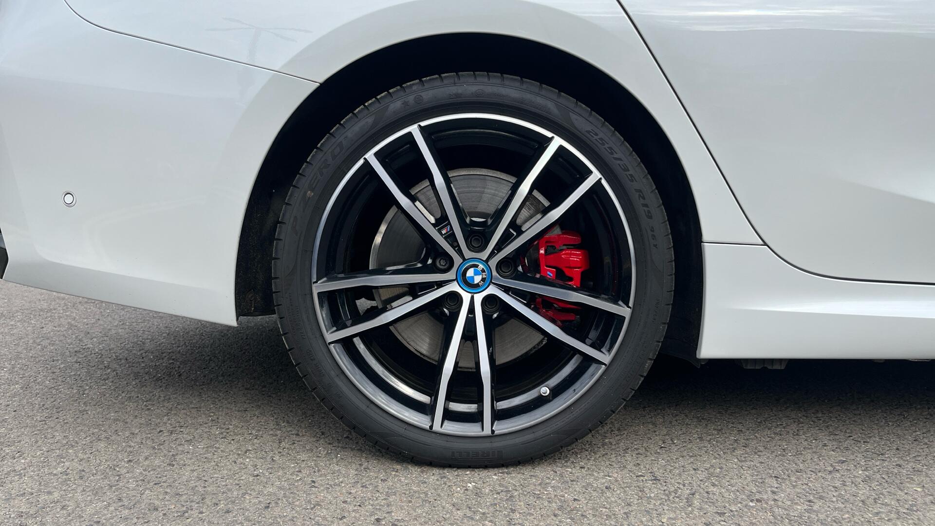BMW 3 Series view 14