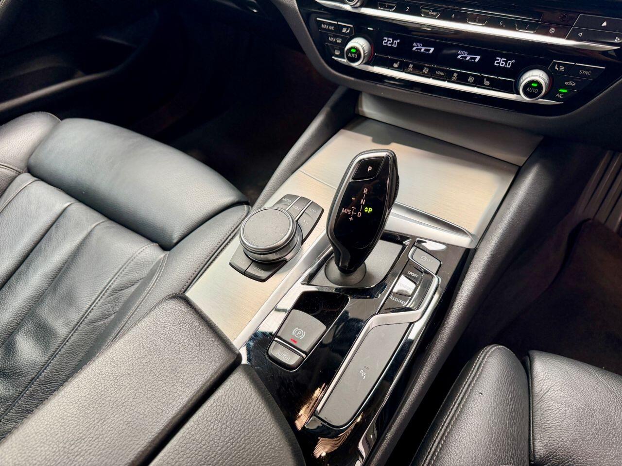 BMW 5 Series view 33