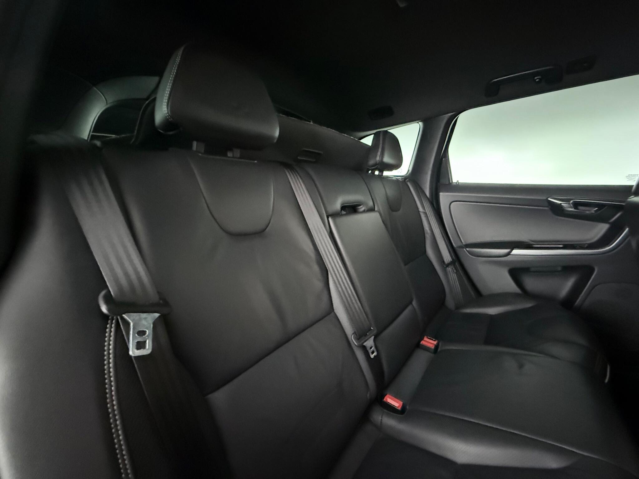 Volvo XC60 view 16