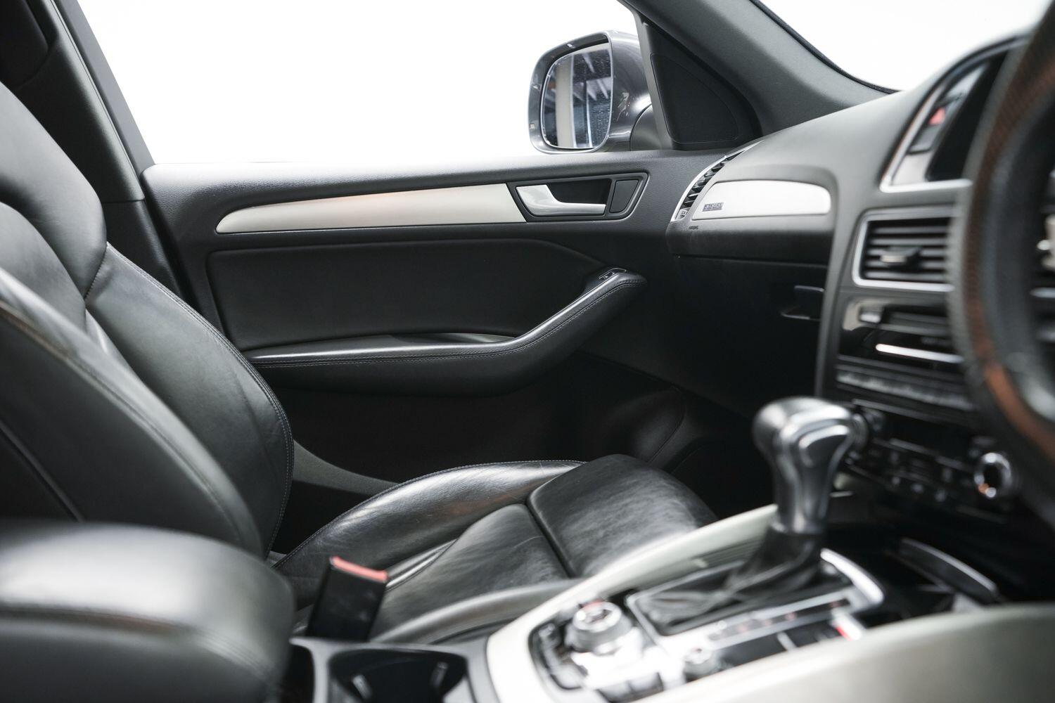 Audi Q5 view 17