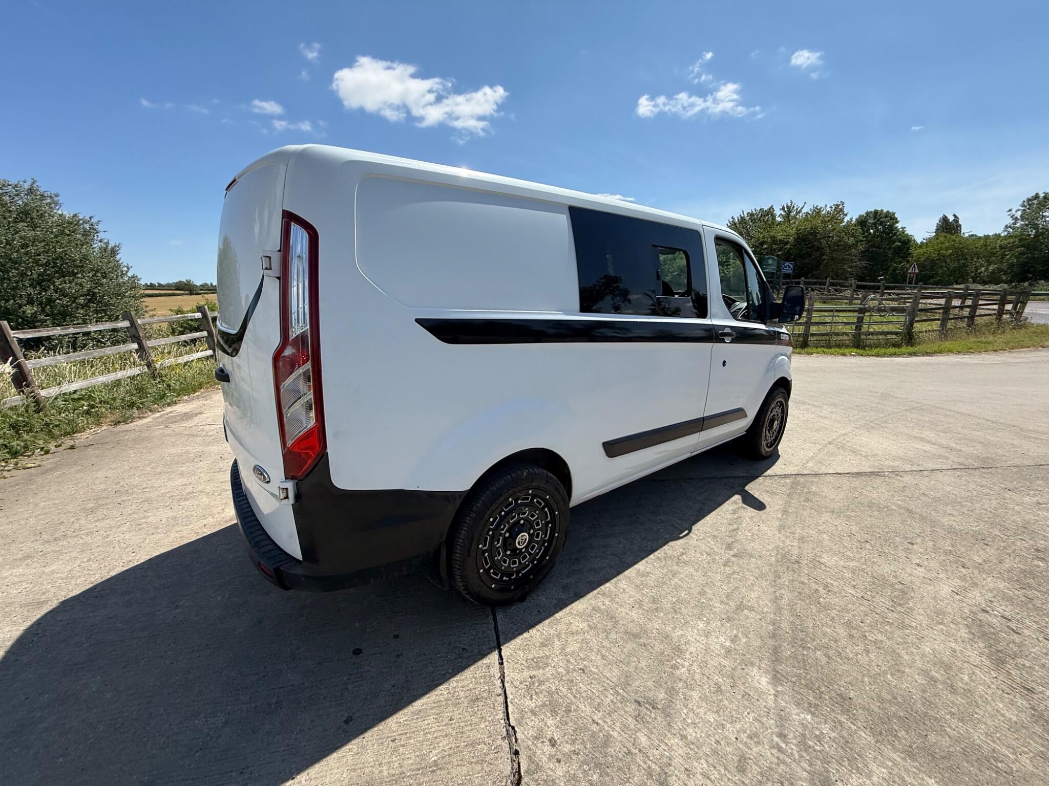 Ford Transit Custom 2.0 TDCi 290 L1 H1 5dr — photo 24 of 84