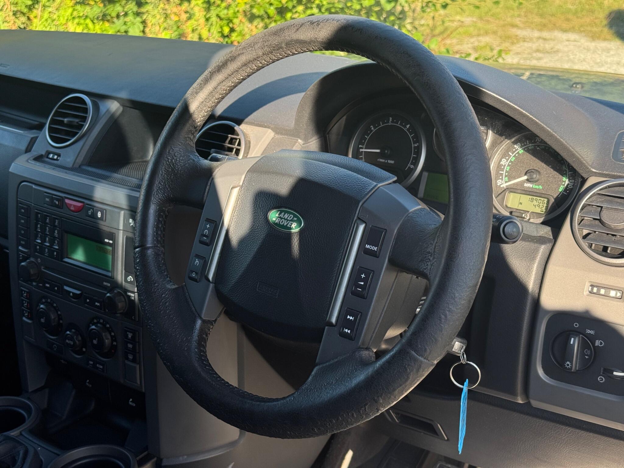 Land Rover Discovery view 14