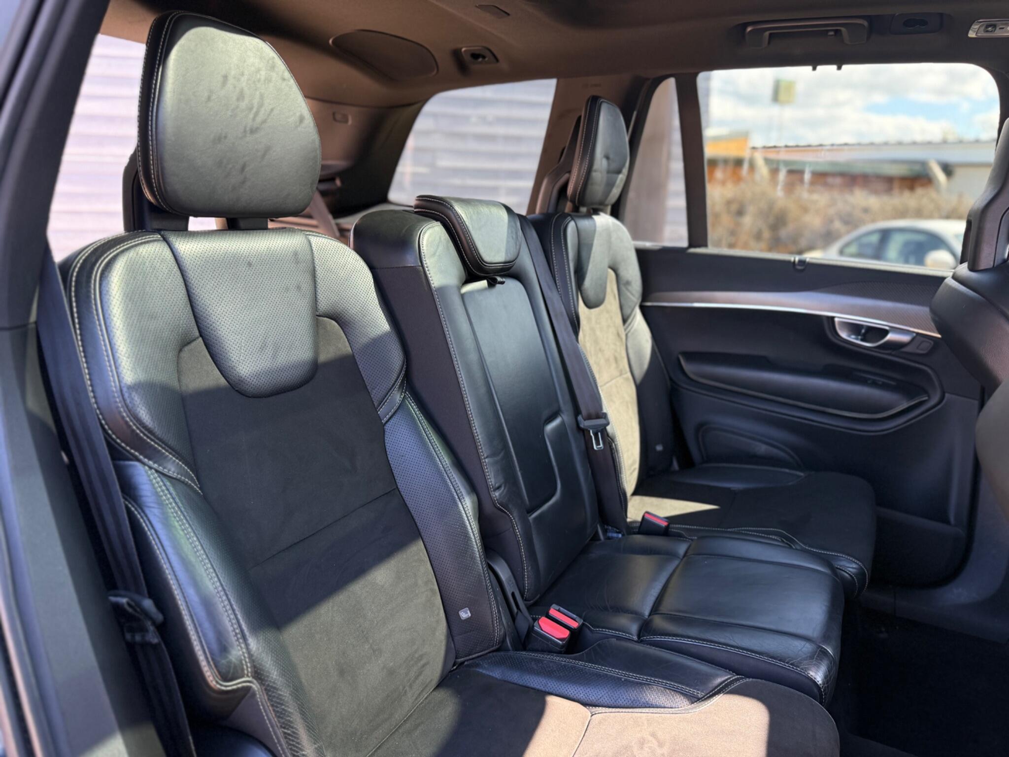 Volvo XC90 view 19