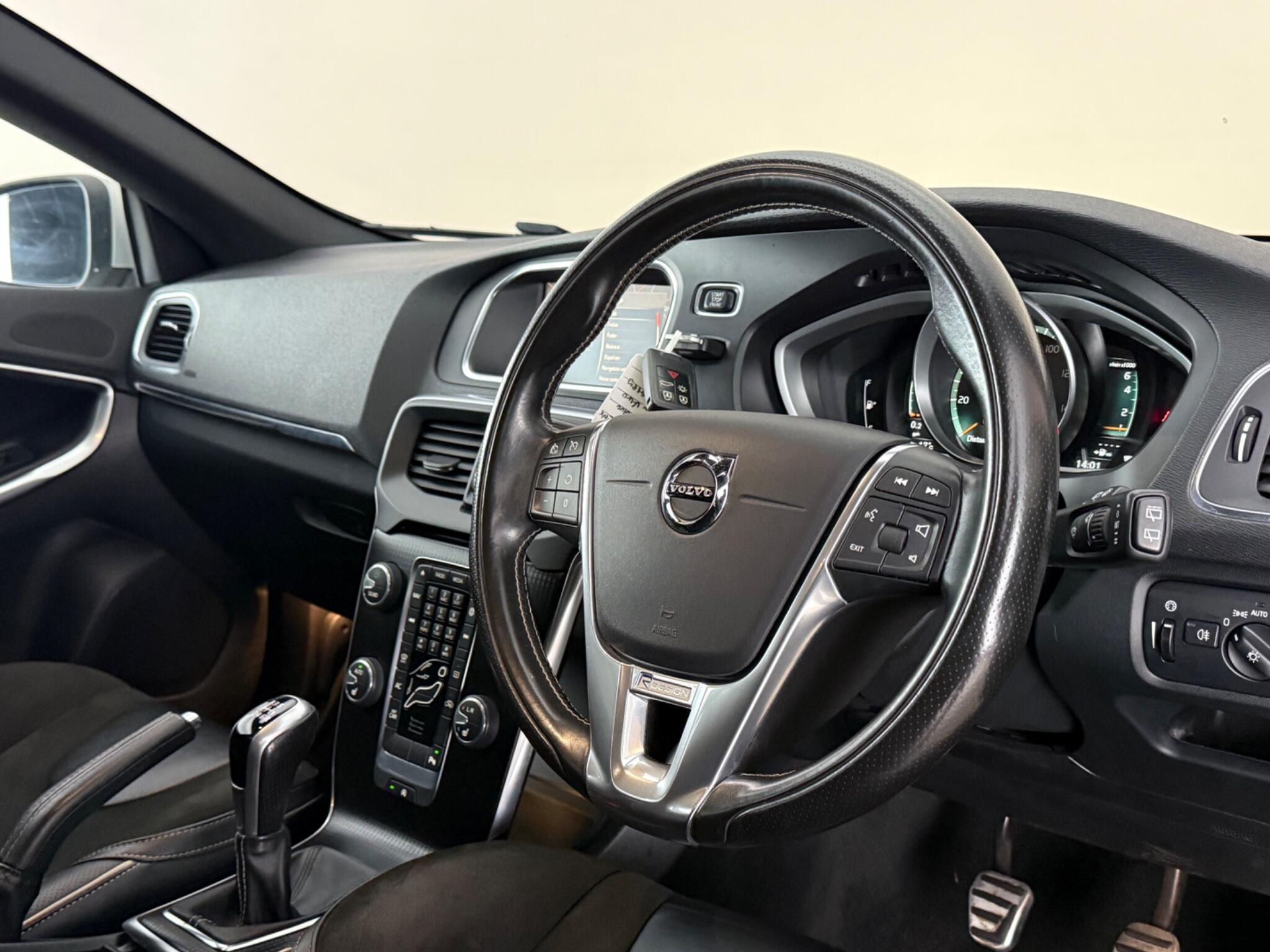 Volvo V40 view 3