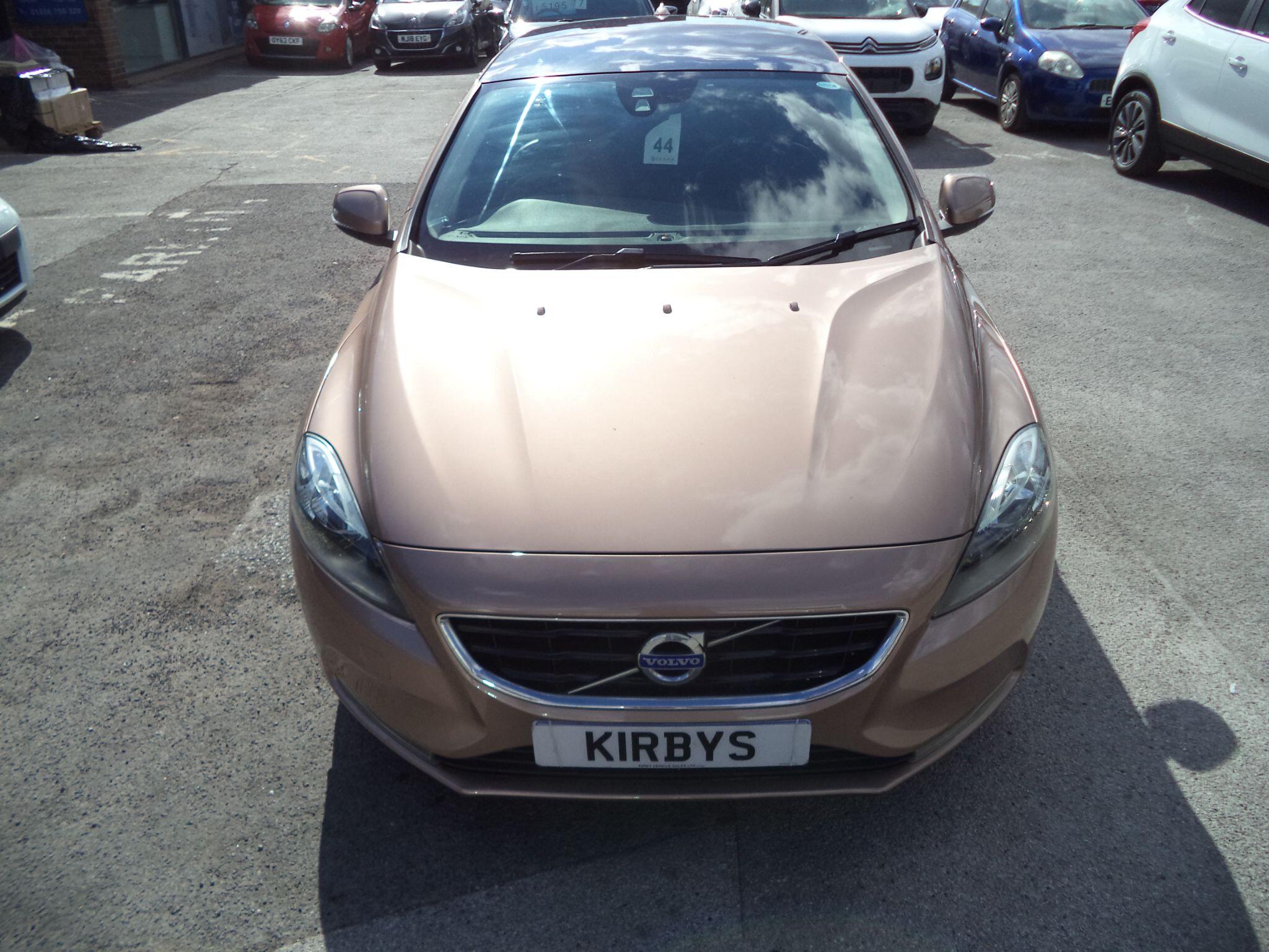 Volvo V40 view 3
