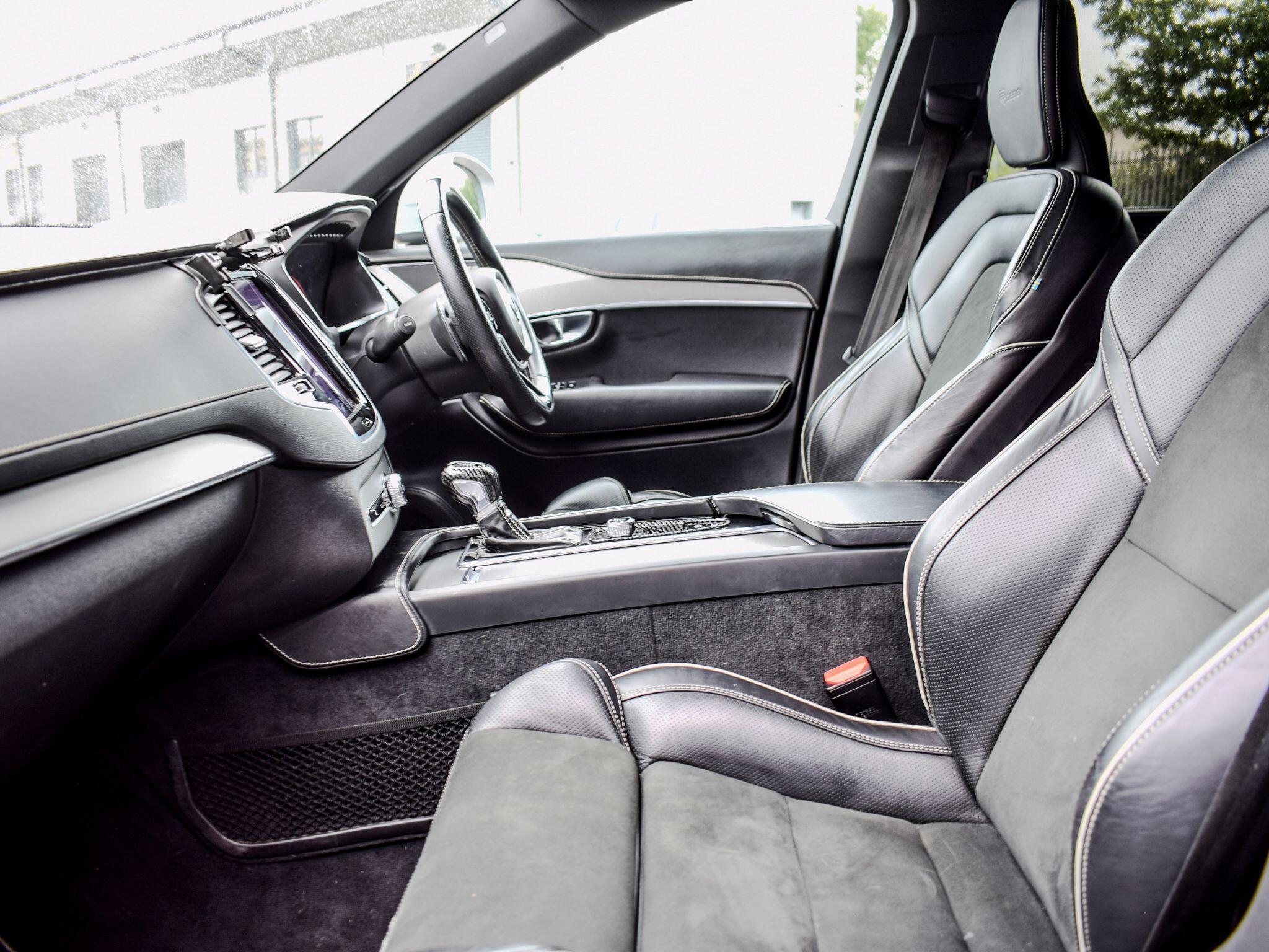 Volvo XC90 view 14